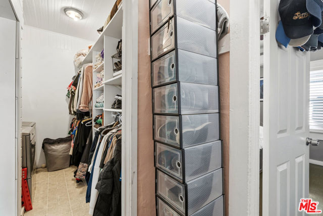 547 N St Louis Street, Los Angeles CA: https://media.crmls.org/mediaz/6aa7fb2d-f5bb-4453-abb8-ce6168f7b2fd.jpg