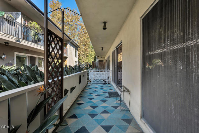Detail Gallery Image 8 of 33 For 1542 Riverside Dr #C,  Glendale,  CA 91201 - 2 Beds | 2 Baths