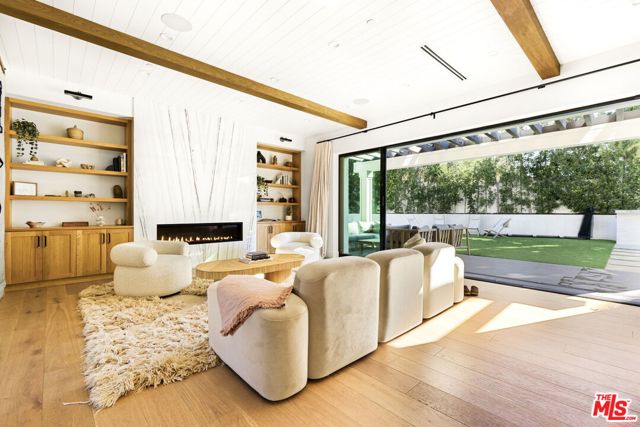 6310 Mirror Lake Drive, Los Angeles CA: https://media.crmls.org/mediaz/6aa82821-e644-4a54-a08c-857e60a537e8.jpg