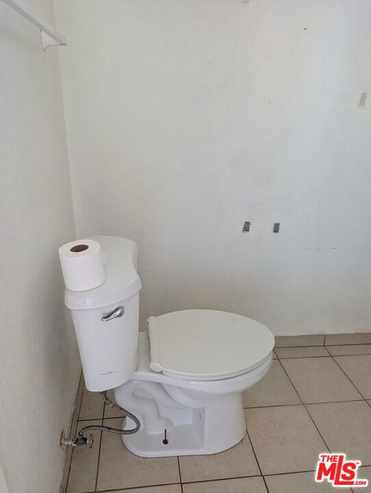 2134 8th Avenue, Los Angeles CA: https://media.crmls.org/mediaz/6aa82e1d-78cd-440f-bdd4-01322091cbec.jpg