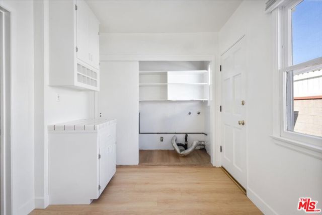 12848 Tiara Street, Valley Village CA: https://media.crmls.org/mediaz/6aa8baf8-aac5-4319-b993-dd7c40c123cb.jpg