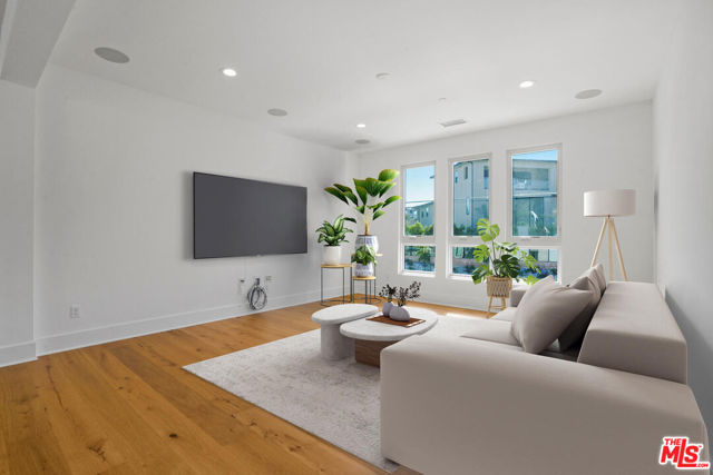 11740 Abbey Lane, Porter Ranch CA: https://media.crmls.org/mediaz/6aa8fe80-99de-4e40-a2a6-fcea27867fb6.jpg