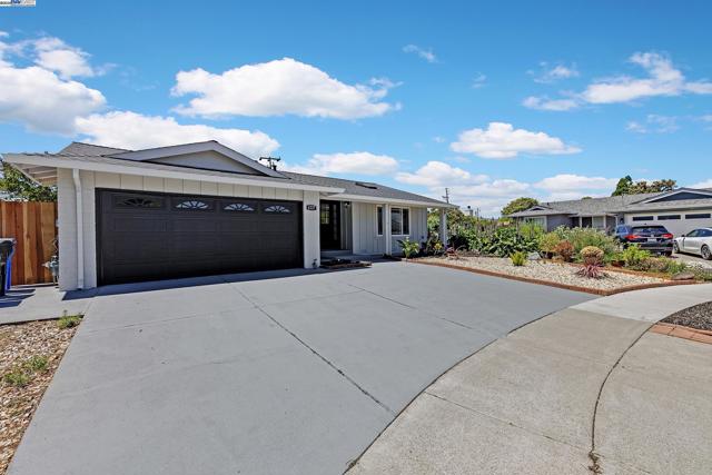 4227 Becerra Dr, Fremont CA: https://media.crmls.org/mediaz/6aa98470-789e-4796-8e64-47297244304e.jpg