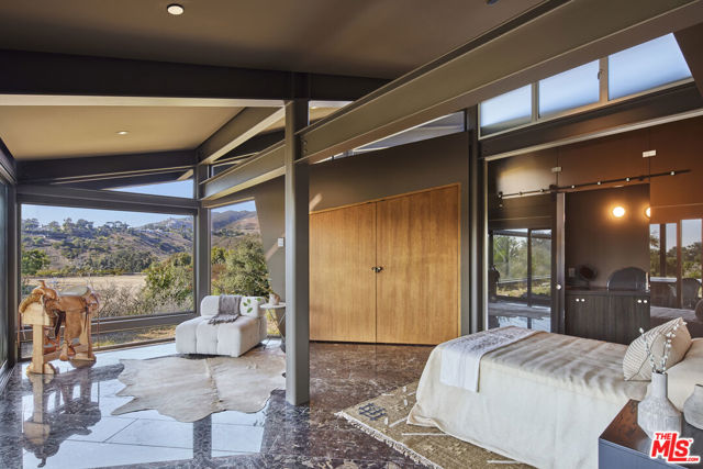 5900 Bonsall Drive, Malibu CA: https://media.crmls.org/mediaz/6aa9b8e3-e0cb-4f63-9ad0-669e88ec29a8.jpg