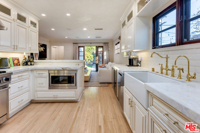 338 Westbourne Drive, West Hollywood CA: https://media.crmls.org/mediaz/6aa9ba66-7225-49f2-ac8b-9349ccfca37c.jpg