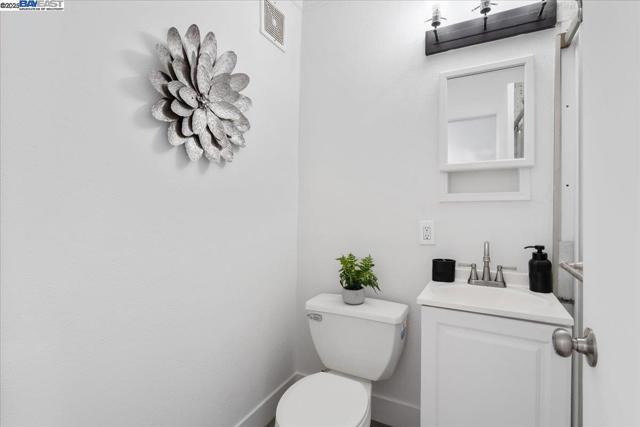2082 Overhill Rd, Concord CA: https://media.crmls.org/mediaz/6aa9bc17-6f11-432d-9662-69c65a04b5e9.jpg