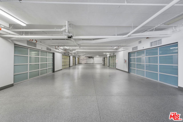 22065 Pacific Coast Highway, Malibu CA: https://media.crmls.org/mediaz/6aabd21c-2b5b-492b-9876-87127c1674cf.jpg
