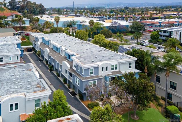 3528 Shoreline Bluff Ln, San Diego CA: https://media.crmls.org/mediaz/6aabfd4f-3203-4161-aa22-53c33a47f1c6.jpg