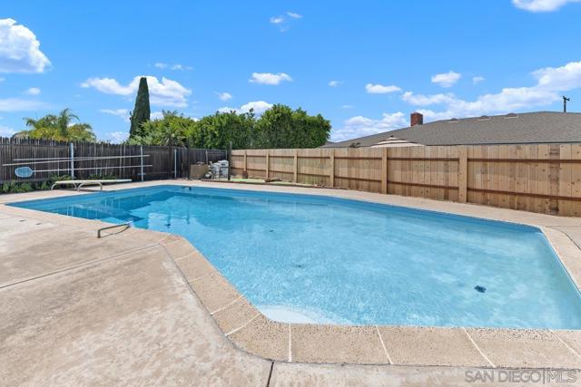 5824 Kent Pl, San Diego CA: https://media.crmls.org/mediaz/6aacc9cc-ced8-4bb8-a637-a887725ae4d3.jpg