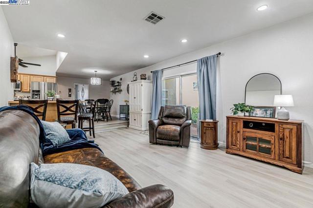 4533 Santa Cruz Ct, Fremont CA: https://media.crmls.org/mediaz/6aad0d9c-4caf-4e30-8ef9-478ecaa9fd29.jpg