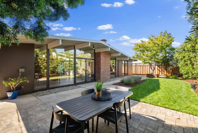 1464 Kingfisher Way, Sunnyvale CA: https://media.crmls.org/mediaz/6aad4d12-61cb-4850-b307-f15a1afc5672.jpg