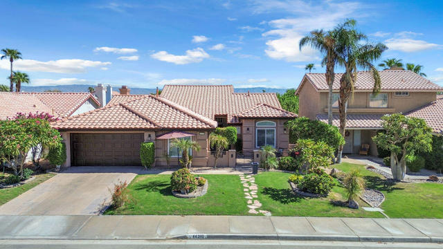 44310 Villeta Drive, La Quinta CA: https://media.crmls.org/mediaz/6aadbc20-025a-48d5-86bf-b2747aba2208.jpg