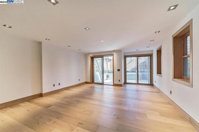 1208 Stanyan St, San Francisco CA: https://media.crmls.org/mediaz/6aadc92e-17b3-4609-8146-c4eb006271b2.jpg