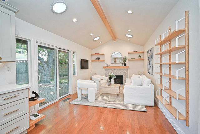 7776 Dublin Green Ct, Dublin CA: https://media.crmls.org/mediaz/6aaedb5c-228e-45a7-9162-8df8c3daad12.jpg
