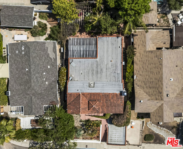 6105 Mount Angelus Drive, Los Angeles CA: https://media.crmls.org/mediaz/6aaf1044-08f3-4228-a0ac-d59aaf06daeb.jpg