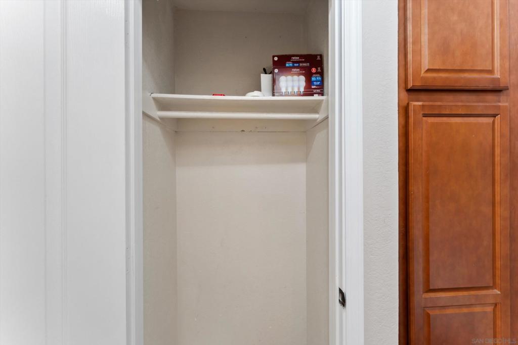 https://media.crmls.org/mediaz/6aaf3ca3-d215-48f7-a05a-42f8a5c4edc2.jpg?preset=X-Large