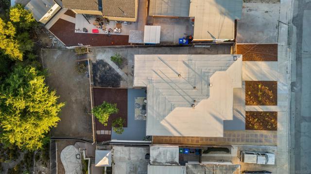3811 Boren St, San Diego CA: https://media.crmls.org/mediaz/6aaf9634-ca2c-478d-86d1-472a237f9cbe.jpg