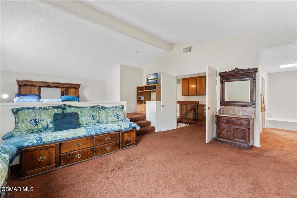 https://media.crmls.org/mediaz/6aafd1c1-49bf-48cd-bb17-1e2bc7b0e580.jpg?preset=X-Large