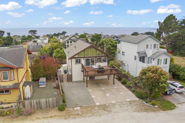 350 6th Avenue, Half Moon Bay CA: https://media.crmls.org/mediaz/6aafdab8-0802-4350-94f3-bb1669bd9602.jpg