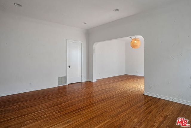 2558 Kelton Avenue, Los Angeles CA: https://media.crmls.org/mediaz/6ab044f1-c375-4aed-9052-6fe2c72fe1a4.jpg
