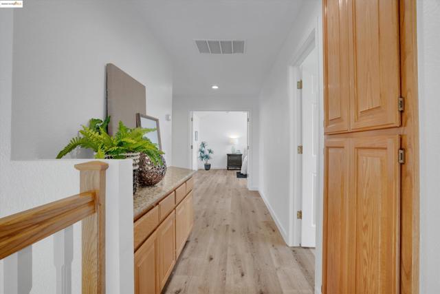 805 Devonshire Loop, Brentwood CA: https://media.crmls.org/mediaz/6ab07da8-3e85-47f8-920f-9c3c6aabab2d.jpg