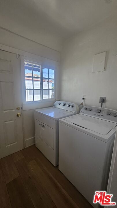 1034 N Kenmore Avenue, Los Angeles CA: https://media.crmls.org/mediaz/6ab0ca02-27d3-4f57-8964-9539bb0f3fcf.jpg