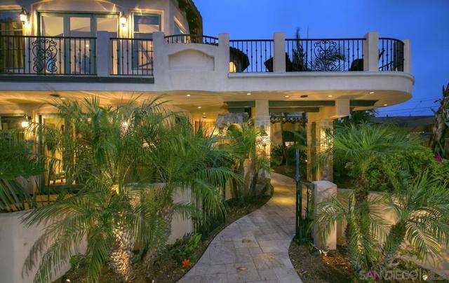 1150 Pine St, Coronado CA: https://media.crmls.org/mediaz/6ab15fa8-f0a9-496b-bfbb-98ed5cd6bfad.jpg