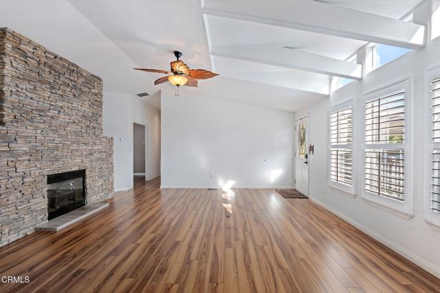 Detail Gallery Image 5 of 38 For 157 Keats Cir #157,  Ventura,  CA 93003 - 3 Beds | 2 Baths