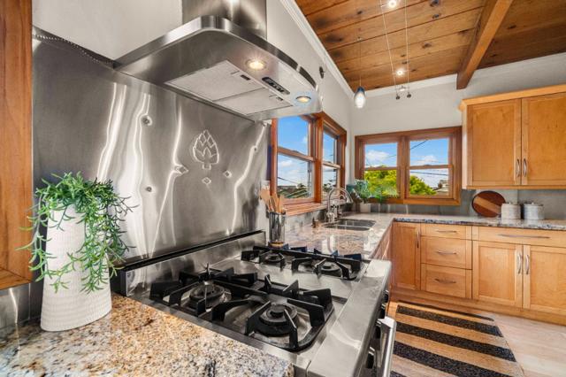 855 San Ramon Avenue, Moss Beach CA: https://media.crmls.org/mediaz/6ab1a8da-ba87-46c8-a065-4e6b833bd817.jpg