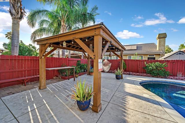 1419 Nubian St, Patterson CA: https://media.crmls.org/mediaz/6ab1d726-9064-456d-b92a-95ce87f05911.jpg