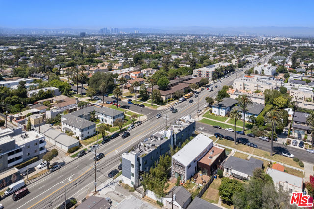 11900 Washington Place, Los Angeles CA: https://media.crmls.org/mediaz/6ab2100f-8f69-4097-9ca4-1ab6bd70e0ef.jpg