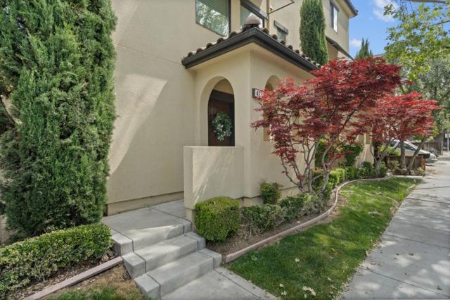 427 Willow Glen Way, San Jose CA: https://media.crmls.org/mediaz/6ab2d155-2379-4749-8e8d-aa1baf062f4c.jpg