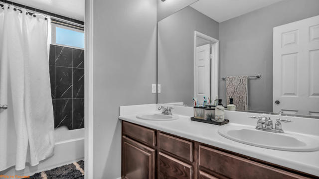 37434 Bradford Drive, Indio CA: https://media.crmls.org/mediaz/6ab2fdc9-8a78-47dd-b140-ec189edcf32c.jpg