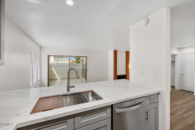 3107 Harbor Boulevard, Oxnard CA: https://media.crmls.org/mediaz/6ab46e1c-d2f0-4da0-8d67-8ffe3e789581.jpg