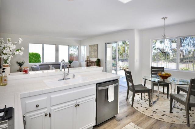 10878 Caminito Colorado, San Diego CA: https://media.crmls.org/mediaz/6ab49b7e-aec9-46d1-9bf2-25a2f2b6e10a.jpg