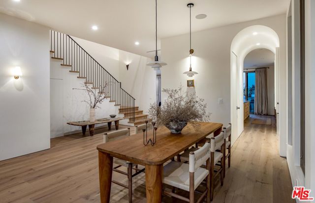 4209 Vantage Avenue, Studio City CA: https://media.crmls.org/mediaz/6ab4ef9e-4154-4bb9-8e91-c33fa84caf15.jpg