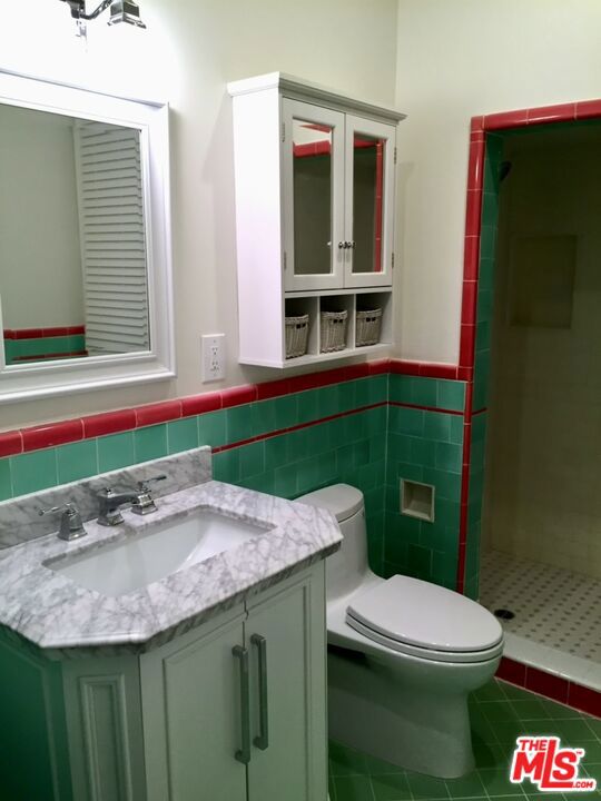 347 N Curson Avenue, Los Angeles CA: https://media.crmls.org/mediaz/6ab518aa-8431-4235-9c7a-50114e6b0620.jpg