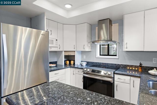 1244 Singingwood Ct., Walnut Creek CA: https://media.crmls.org/mediaz/6ab5290b-93f5-482e-a682-d5bd5d2d85d4.jpg