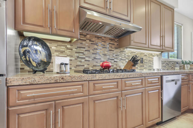 41800 Jones Drive, Palm Desert CA: https://media.crmls.org/mediaz/6ab56107-f680-4645-a618-11bdecdaa56b.jpg