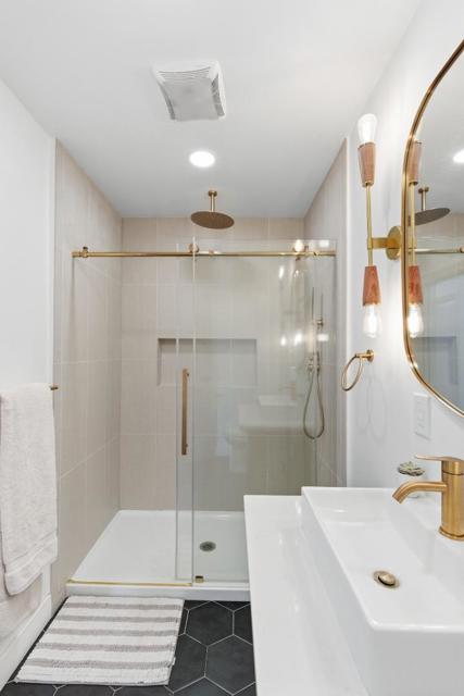 1257 Laurel Avenue, East Palo Alto CA: https://media.crmls.org/mediaz/6ab5706e-1396-4599-be82-74d21b298ad8.jpg