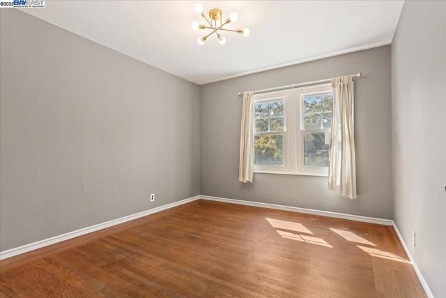 137 Viewmont Ave, Vallejo CA: https://media.crmls.org/mediaz/6ab58c0e-2389-44ef-b0e4-464df6a6d154.jpg