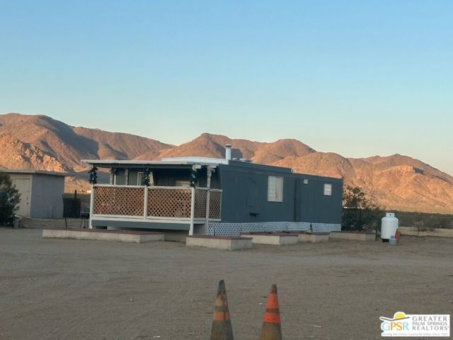 31750 Selmadolph Street, Lucerne Valley CA: https://media.crmls.org/mediaz/6ab5c4a3-7736-450c-b64f-22a6498ce7f4.jpg