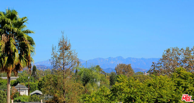 10640 Wilkins Avenue, Los Angeles CA: https://media.crmls.org/mediaz/6ab66514-69fa-4b09-afaf-10b925965766.jpg