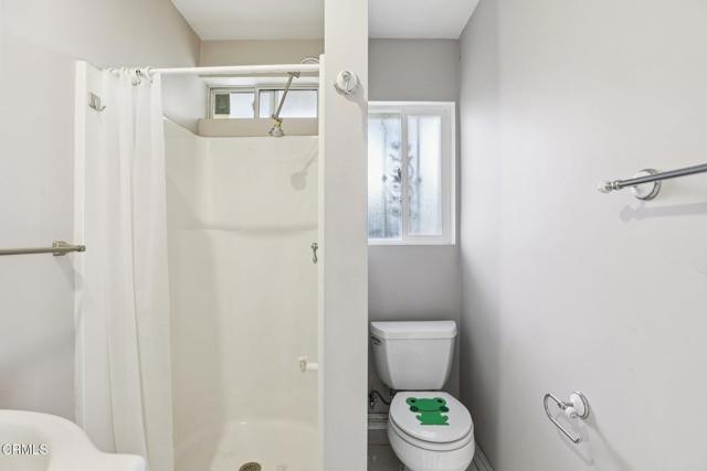 Detail Gallery Image 13 of 39 For 10856 Topeka Dr, Porter Ranch,  CA 91326 - 5 Beds | 4 Baths