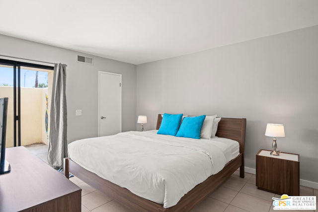 415 N Hermosa Drive, Palm Springs CA: https://media.crmls.org/mediaz/6ab6b574-ac83-4a5a-a381-2703a239c284.jpg