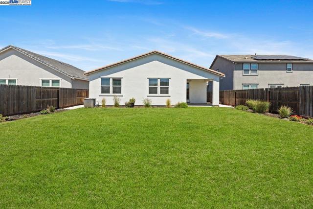 946 Osprey Dr, Lathrop CA: https://media.crmls.org/mediaz/6ab6bdac-a71b-4e2c-a1f5-168dc554eb9f.jpg