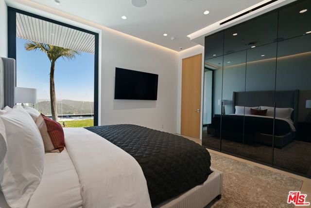 2180 Stradella Road, Los Angeles CA: https://media.crmls.org/mediaz/6ab73568-c0ee-4e4a-8b92-7b78459be813.jpg