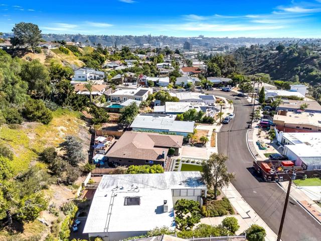 2347 Greenwing Drive, San Diego CA: https://media.crmls.org/mediaz/6ab74483-5b0c-4327-b203-cdd3c6ca5d9a.jpg
