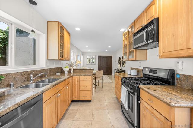 1568 Pacific Beach Dr, San Diego CA: https://media.crmls.org/mediaz/6ab7690b-3975-4ae8-8d40-80c251aa7811.jpg