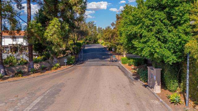 1363 Timberpond Dr, El Cajon CA: https://media.crmls.org/mediaz/6ab84071-e34a-468e-a774-cbbe610aaa1c.jpg